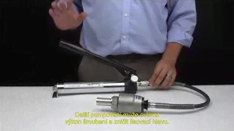 TechTips: Using a Swagelok® Multihead Hydraulic Swaging Unit MHSU (Czech Subtitles)
