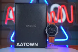 Garmin Epix (Gen 2) - Sapphire - Black Titanium with leather