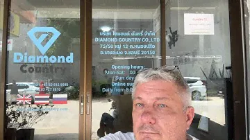 Паттайя в октябре  Джомтьен в разгар дня. Скидки на тайские банковские карты и визы