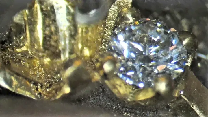 Trilogy green sapphire and diamonds#bespoke #stonesetting #jewelleryquarter #microsetting #jewellery